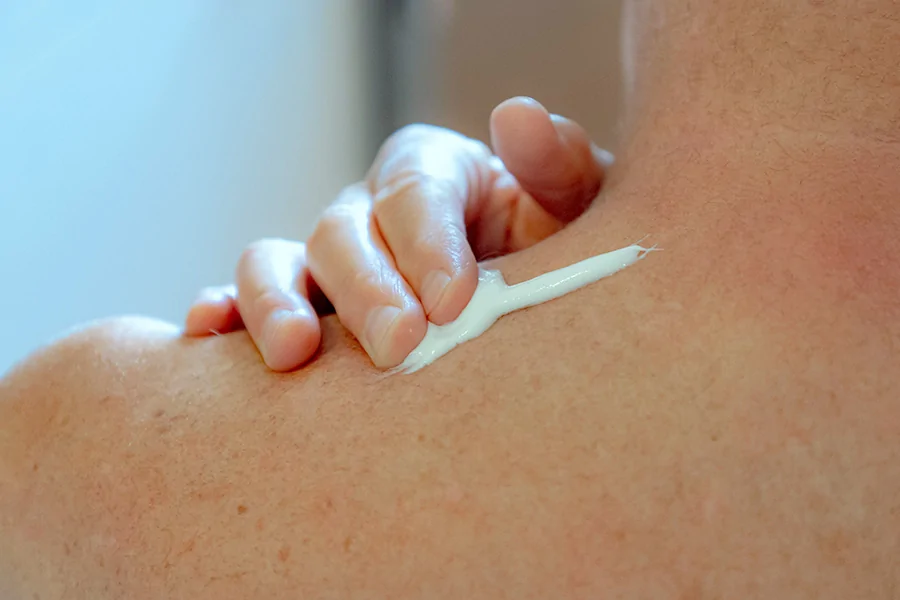 Po jemné masáži vám Aulin gel uleví od boles