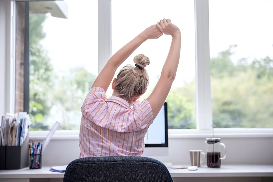 Zánět netrápí jen sportovce, riziková je i kancelářská práce